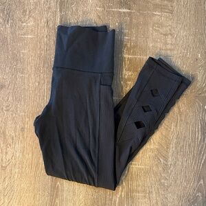 Athleta Salutation Stash Pocket Leggings with Cutout, Size XS